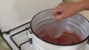 Целый сладкий перец в томатном соке на зиму.
