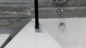 Душевая шторка из стекла 8 мм для ванной складная. Размеры 300x600x1600 мм. Дизайн душевой с ванной