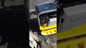 Виброплита Wacker Neuson BPU 5545 на асфальтовой крошке