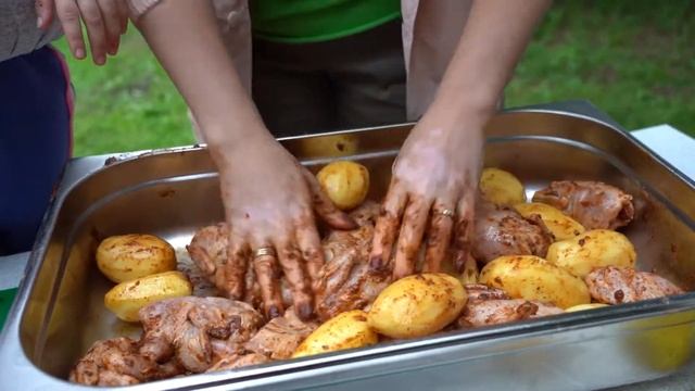 Перепелки на мангале и картошка с беконом. Готовим на природе вкусный шашлык из перепелов и картошк