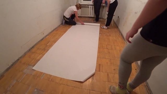 Ремонт в комнате сестры || Как быстро поклеить обои в комнате || Стоимость натяжного потолка смотреть онлайн