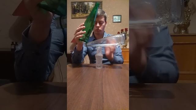 Стеклянные бутылки в балансе / Glass bottles in balance