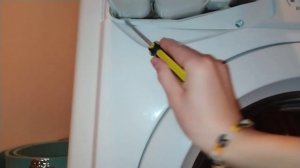как вытащить лоток для порошка на стиралке indesit