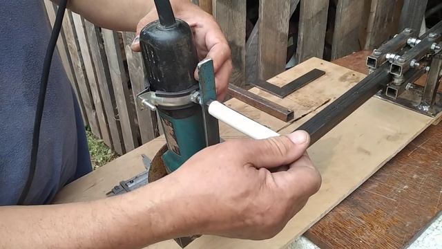 СТОЙКА ДЛЯ УШМ ДЛЯ РАСКРОЯ ШИРОКИХ ЛИСТОВ/приспособление для болгарки смотреть онлайн