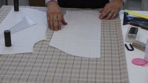 Как правильно раскроить мужскую сорочку из ткани в клетку