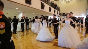 «Атмосфера сказки». В Улан-Удэ прошел бал кадетов и воспитанниц Мариинской школы-интерната