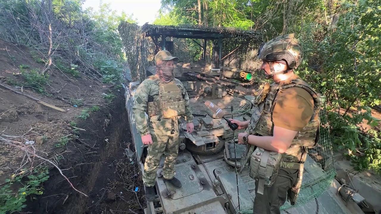 Танкистам Южной группировки войск помогают продвигаться "Терминаторы"