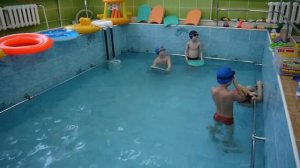 Занятие по плаванию в подготовительной группе "Не боимся мы воды, кролем плаваем все мы"