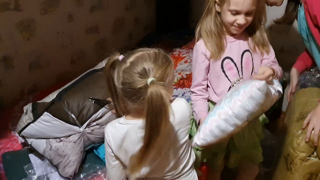 Огромная посылка, вот такая верблюдина... смотреть онлайн