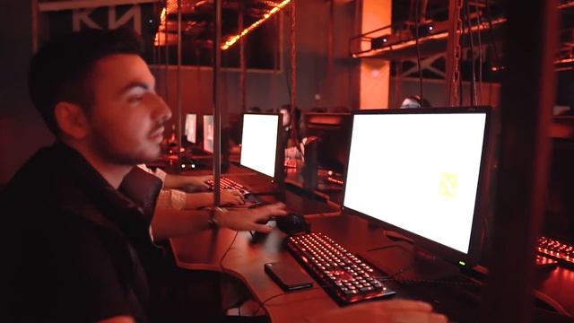 СКОЛЬКО ЗАРАБАТЫВАЮТ КИБЕР КЛУБЫ? смотреть онлайн