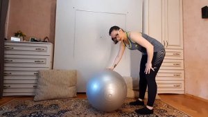 8 упражнений для укрепления спины и позвоночника. Упражнения с фитболом для спины