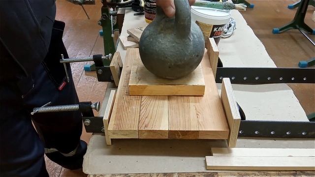 Склеивание древесины в учебной мастерской