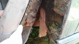 Поло Седан - слабое место где скапливается грязь.