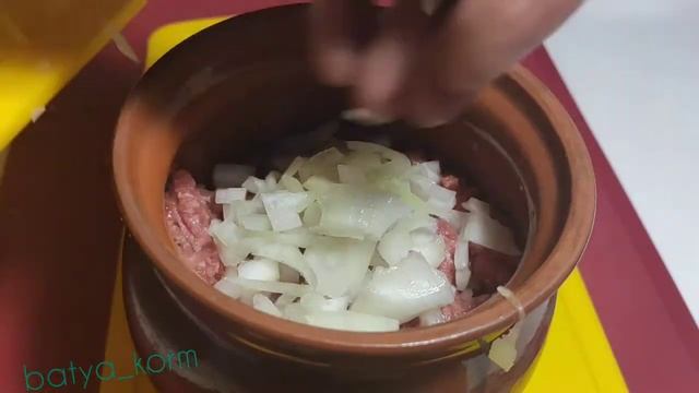 Говядина с картошкой в горшочке