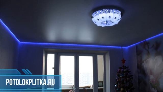 Установка парящих натяжных потолков в гостиной