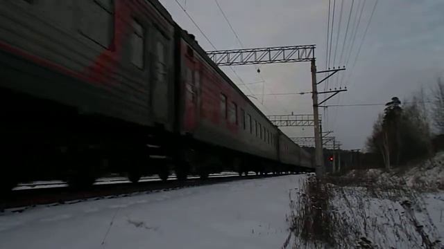 ТЭП70 с пригородным следует на Екатеринбург, ст. Аппаратная СВРД смотреть онлайн