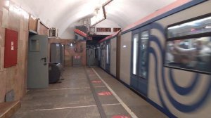 Moscow metro/ Метропоезд МОСКВА на станции "Баррикадная". ТАГАНСКО-КРАСНОПРЕСНЕНСКАЯ ЛИНИЯ (7).