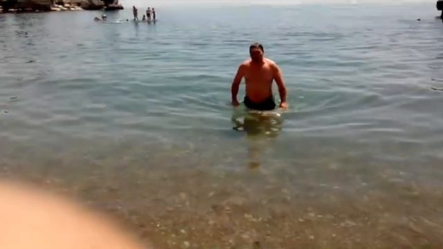 Гурзуф. Пляж возле причала. смотреть онлайн