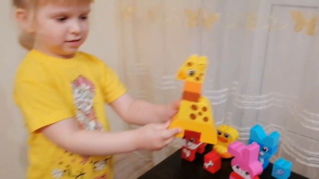 Собираем конструктор LEGO DUPLO Животные, с резвым оленем. смотреть онлайн