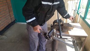 Приспособление для нарезания резьбы на дюймовой трубе