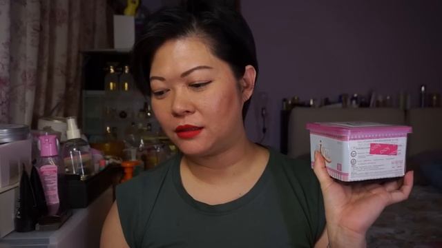 Pearl Powder and Chit Chat смотреть онлайн