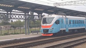 Электропоезд ЭП2Д-0111 сообщением Симферополь-Севастополь на станции Симферополь.