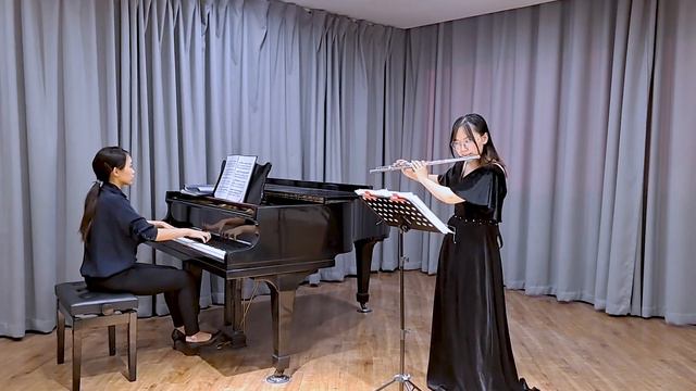 Flute Concertino, Op 107 by C Chaminade смотреть онлайн