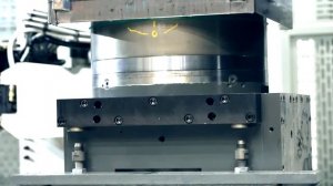 Портальный 5-осевой фрезерный обрабатывающий центр серии GMB