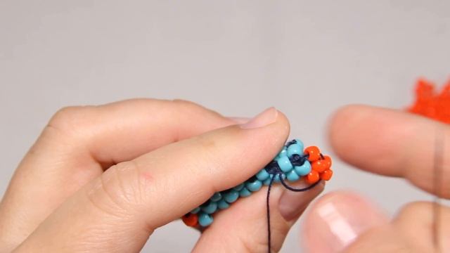 Как сплести КОЛЬЦО ИЗ БИСЕРА КВАДРАТНЫЙ ЖГУТ / How to weave a ring of beads square harness