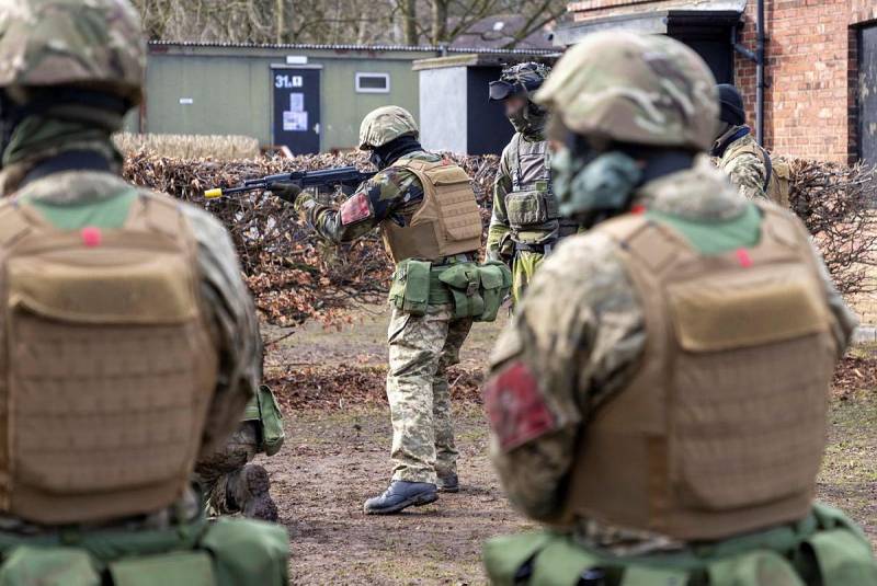 В Великобритании продолжается военная подготовка военнослужащих ВСУ в преддверии контрнаступления