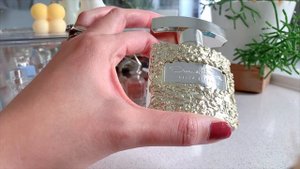 Cheapie but Goodie? BELLA ESSENCE by Oscar de la Renta