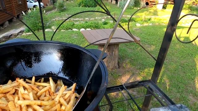 Картофель фри в казане. Готовим на природе.