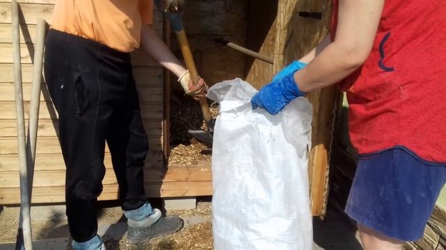 Обработка курятника, дезинфекция известью от паразитов смотреть онлайн