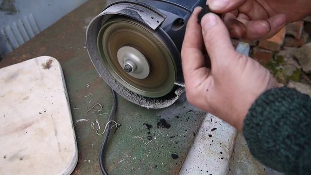 Шлифование резиновых изделий алмазным кругом.