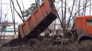 Чернозем для палисада и газона напротив дома.