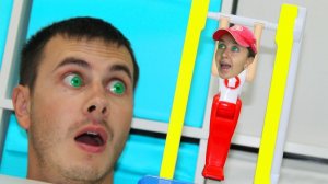 МАМА придумала НОВУЮ ИГРУ для Ромы и ПАПЫ! Кто окажется лучший в ГИМНАСТИКЕ? Веселый семейный скетч!