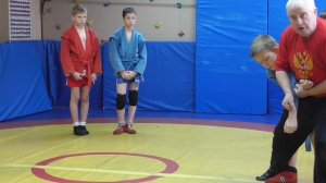 передняя подножка с захватом двух руковов