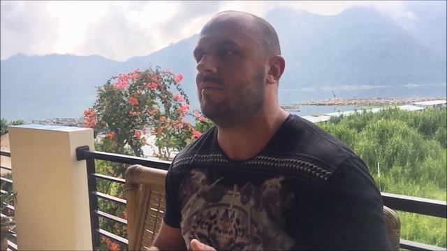 У МЕНЯ БЫЛА СИЛЬНАЯ ЛОМКА смотреть онлайн