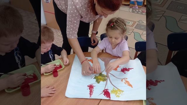 Рисуем осеннее дерево, 2 младшая группа смотреть онлайн