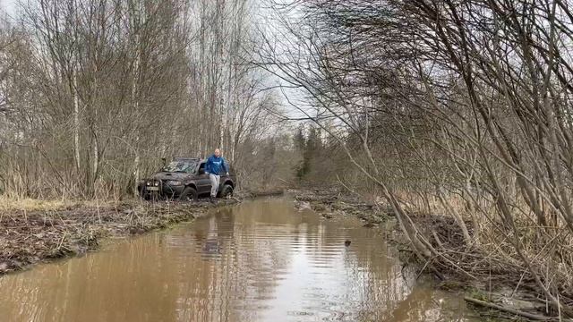 Patrol Y61 vs Pajero Sport - Поехали на пикник, а занесло в ГРЯЗЬ - Трепадоры 37” | Latvian Offroad смотреть онлайн
