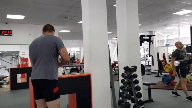 Выполнил челлендж Дениса Семенихина 5 тонн. Подтягивания и брусья. смотреть онлайн