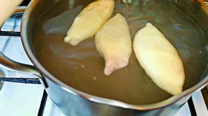 Положила тесто в кипяток. Мой муж попробовал и теперь просит готовить их ежедневно.