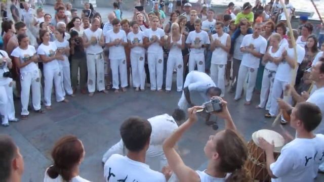 Mestre Marcelo e Skubi Du. Capoeira Roda de rua. смотреть онлайн