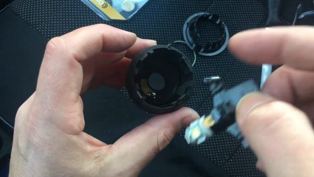 Как снять и Заменить лампу в плафоне освещения салона на led. ВАЗ 2115 ...