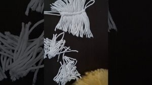 Брелок лист-перо. Брелок из джута или пряжи