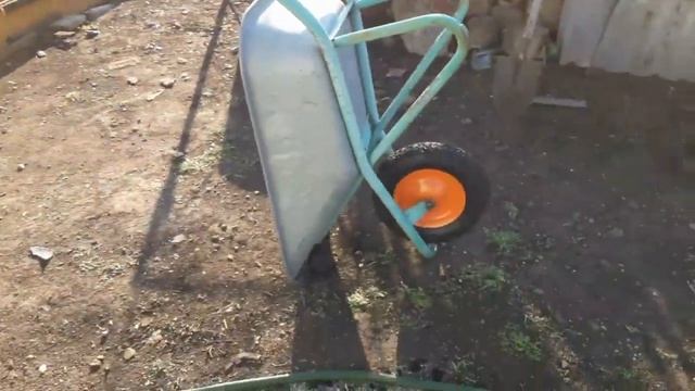 Купили бетономешалку, цемент ,блоки , готовимся заливать фундамент.Начало строительства сарая. смотреть онлайн