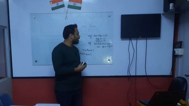 what are classes and objects in python in hindi
