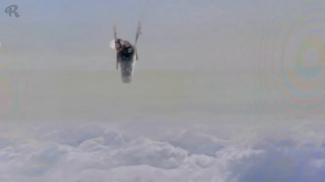 Парапланеристку Гроза Унесла на Высоту 10 000 Метров, её Параплан Сложился. Но Произошло Невероятно смотреть онлайн