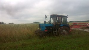 МТЗ 82 с косилкой, грязь