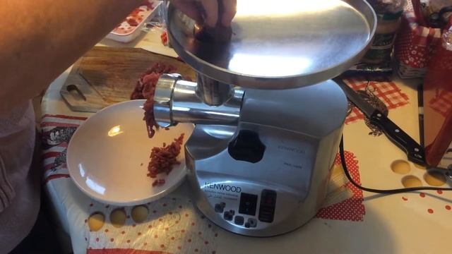 Hachage de viande Kenwood Pro 1600 смотреть онлайн